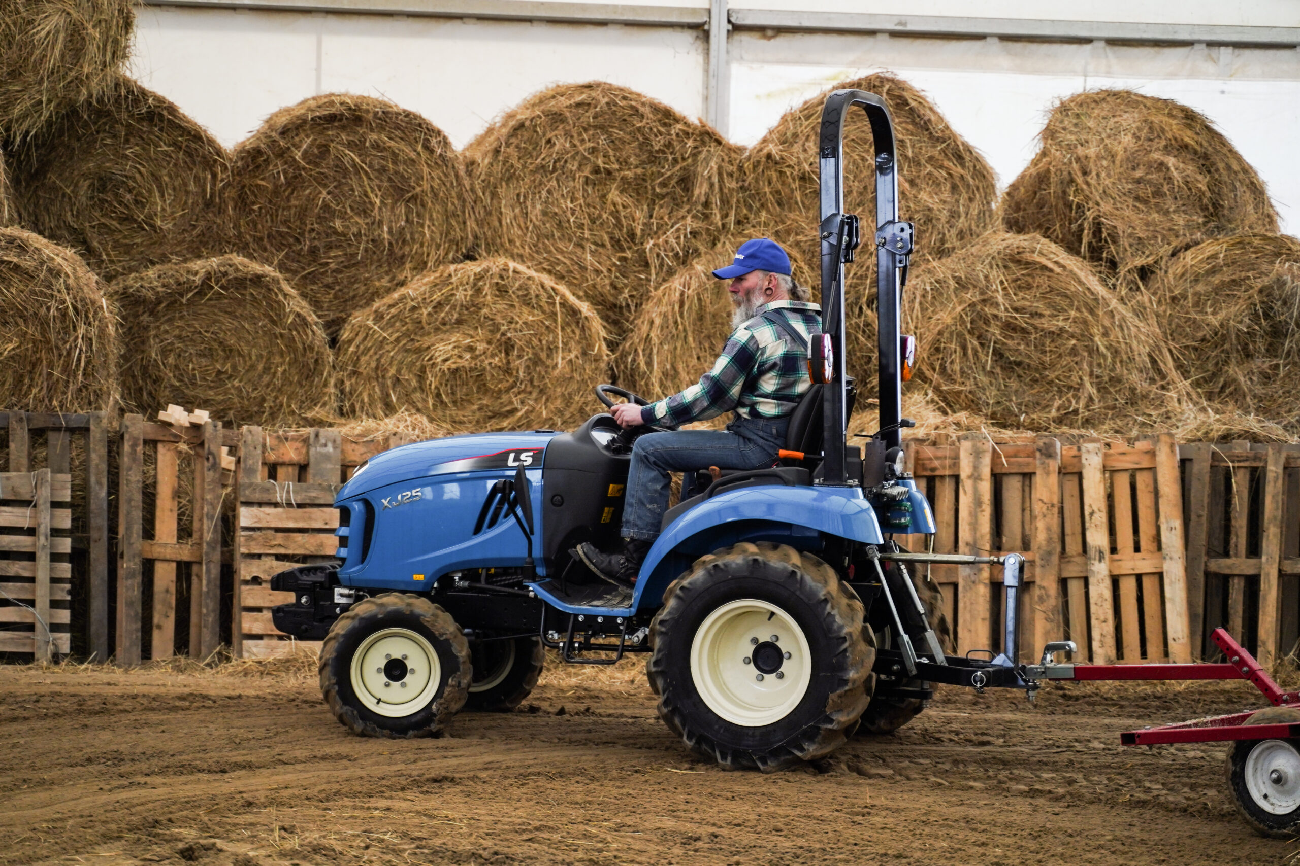 Traktor-pro-koňskou farmu-LS-Traktor