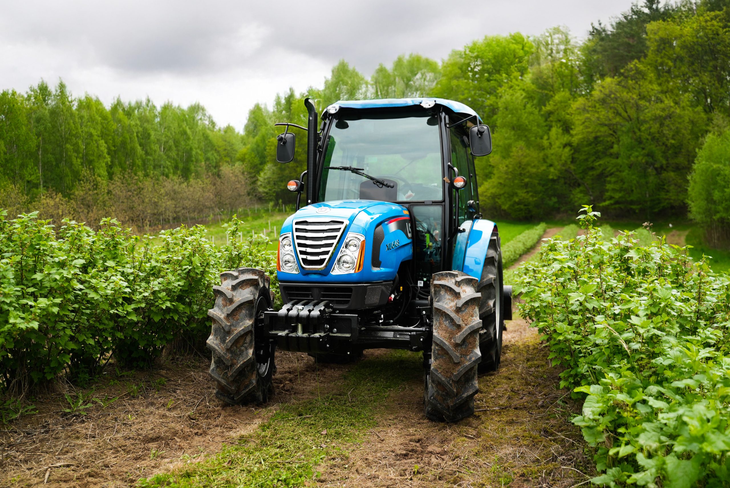 LS Tractor XU6168 – moderní zemědělský traktor pro speciální úkoly