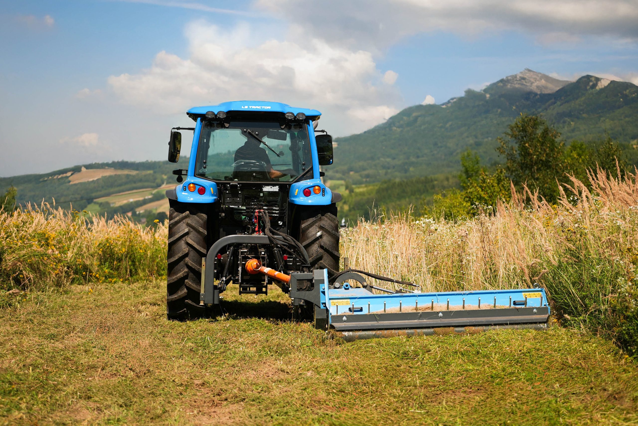 Traktor LS MT7.101 – Výkon a spolehlivost pro náročné komunální úkoly
