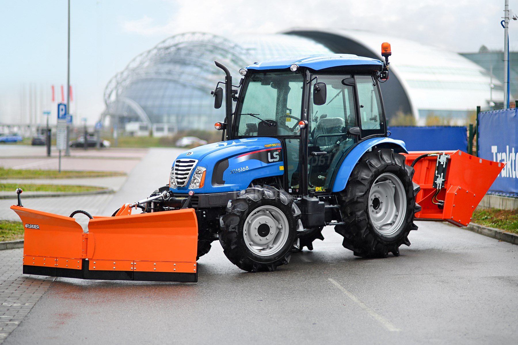 LS Tractor XU6168 – moderní zemědělský traktor pro speciální úkoly